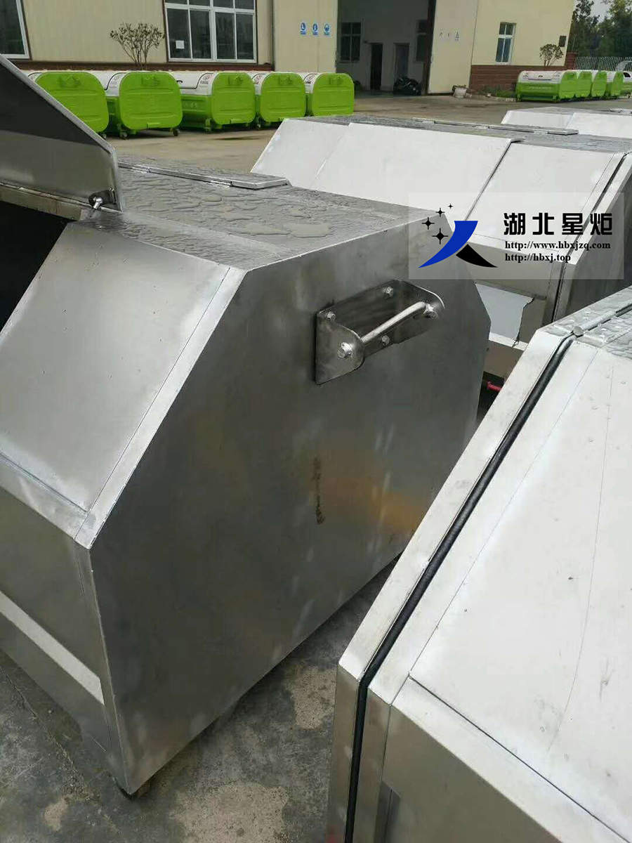 不锈钢T型勾臂垃圾箱侧视图