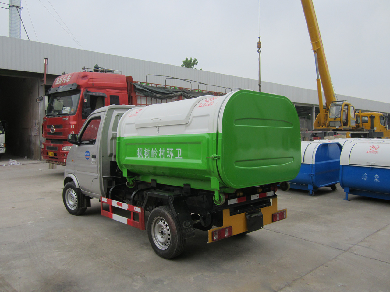 长安小型勾臂垃圾车